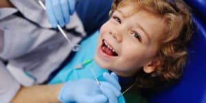 Un bambino la prima volta dal dentista
