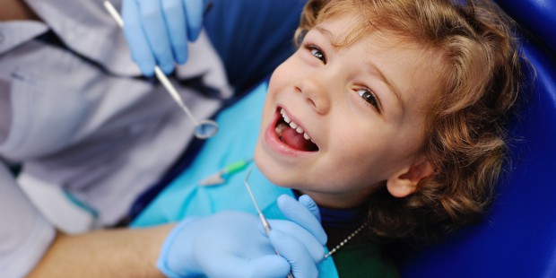 Un bambino la prima volta dal dentista