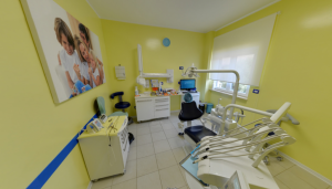 Foto panoramica della sala visite per bambini della clinica Dental House Kids