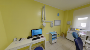 Foto della sala per le visite della clinica Dental House Kids